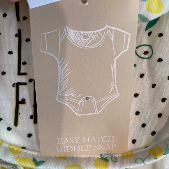 Jessica Simpson Baby 5-Pc Layette Set - Picture 9 of 12